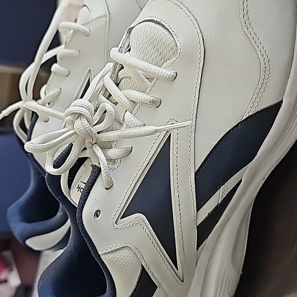 Mens Reeboks - Picture 2 of 6